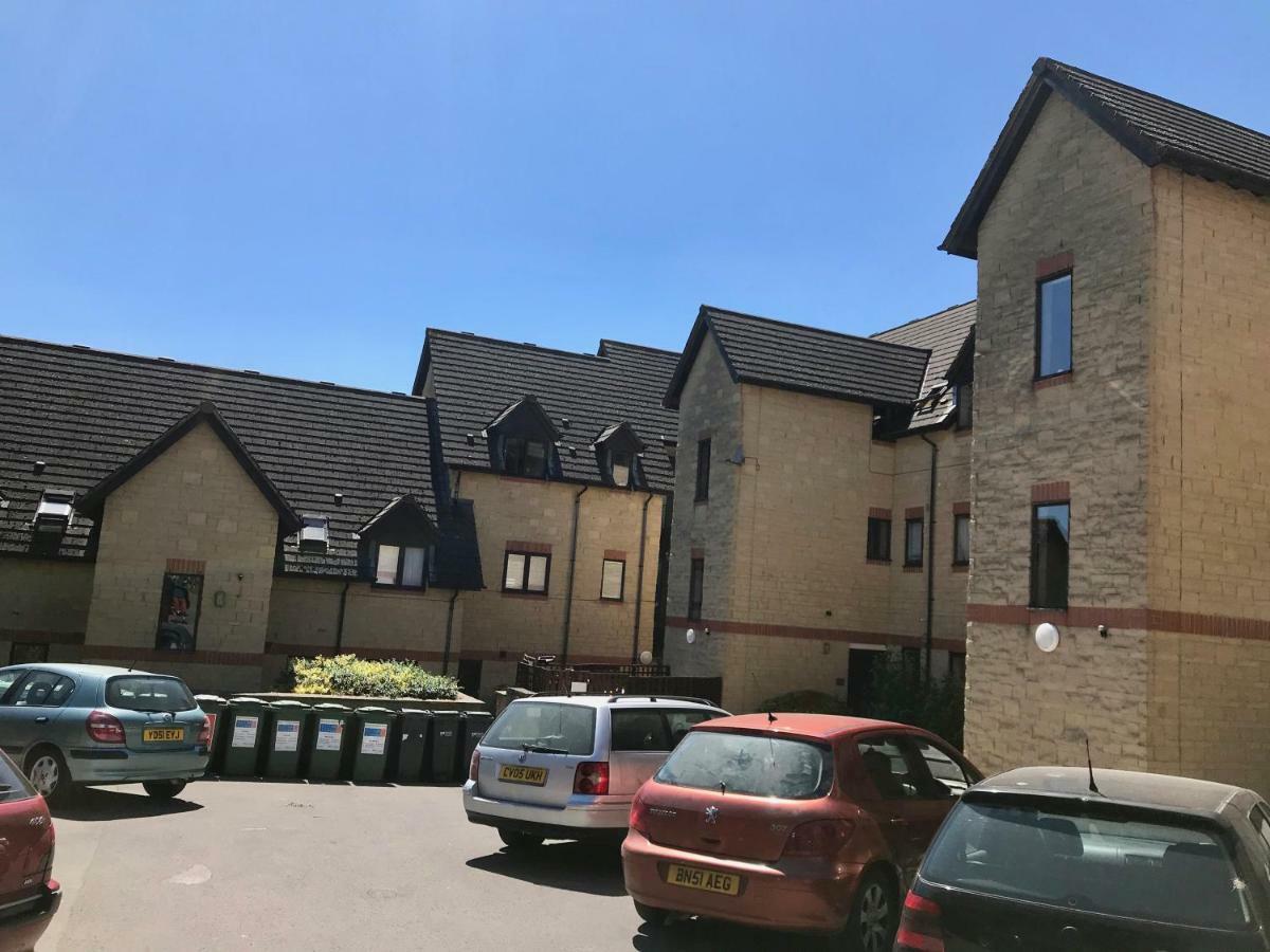 Upper Highview - Self Catering Apartment, Fpventures Stroud Stroud  Exterior photo